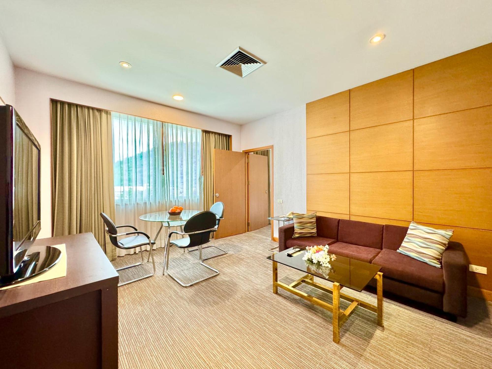 Family Suite,1599645374:JPEG