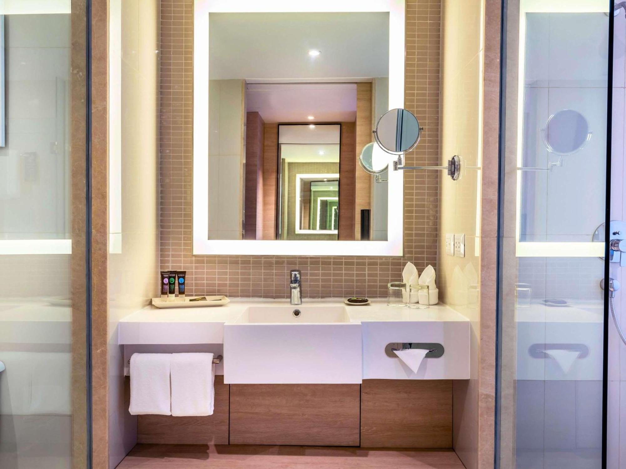 Deluxe Twin Room with Balcony