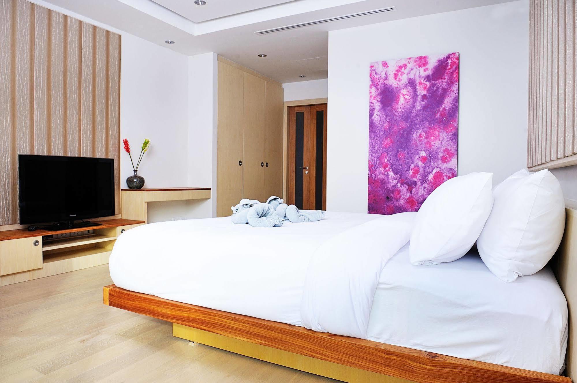 White Coral Suite B