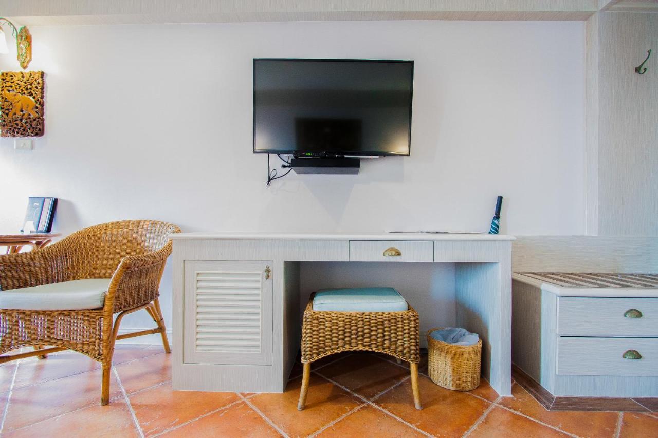 Chambre Double ou Lits Jumeaux de Luxe avec Accès Piscine